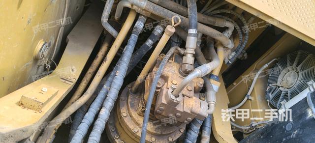 回转马达和主控阀（整机外观）