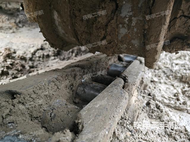 右導向輪（行走機構(gòu)）