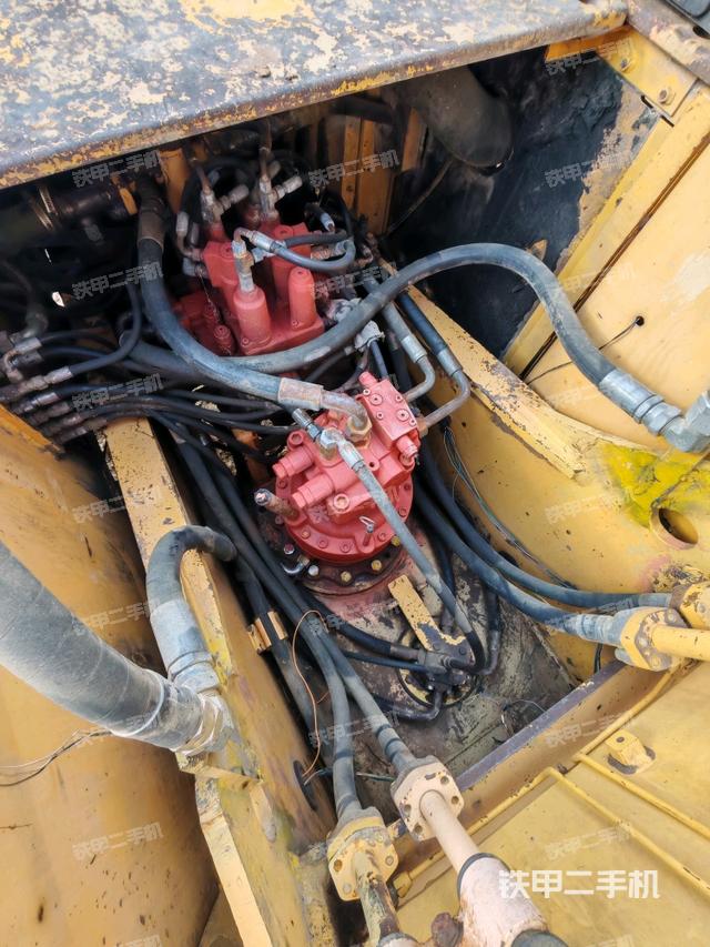 回转马达和主控阀（整机外观）