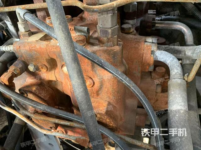 回转马达和主控阀（整机外观）