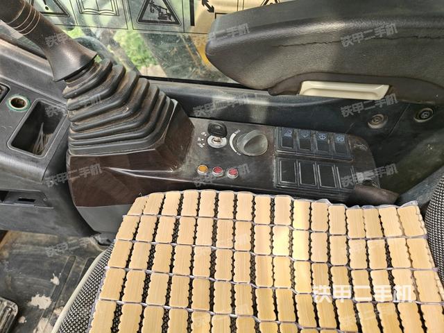 座椅左側(cè)控制臺/音響/含左手柄（駕駛室部分）