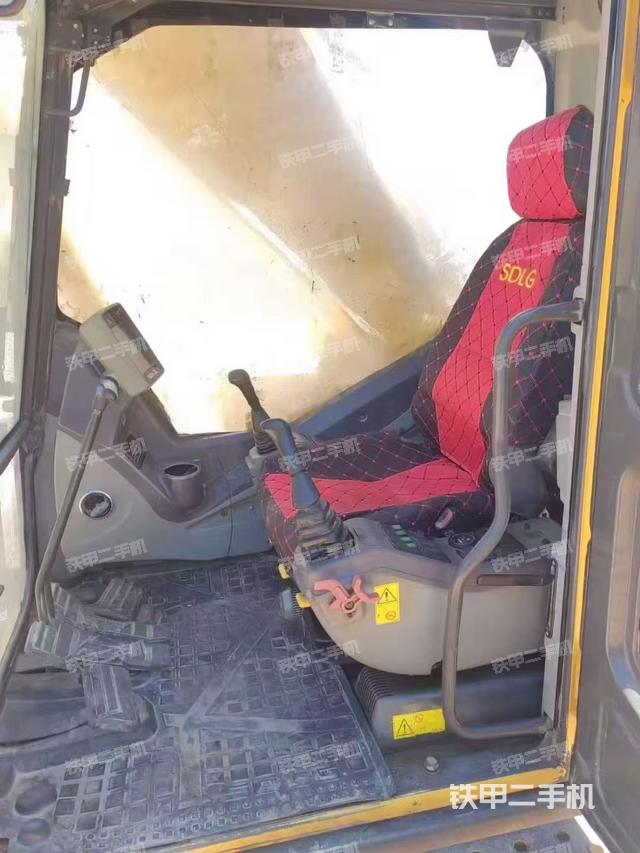 驾驶室整体（整机外观）