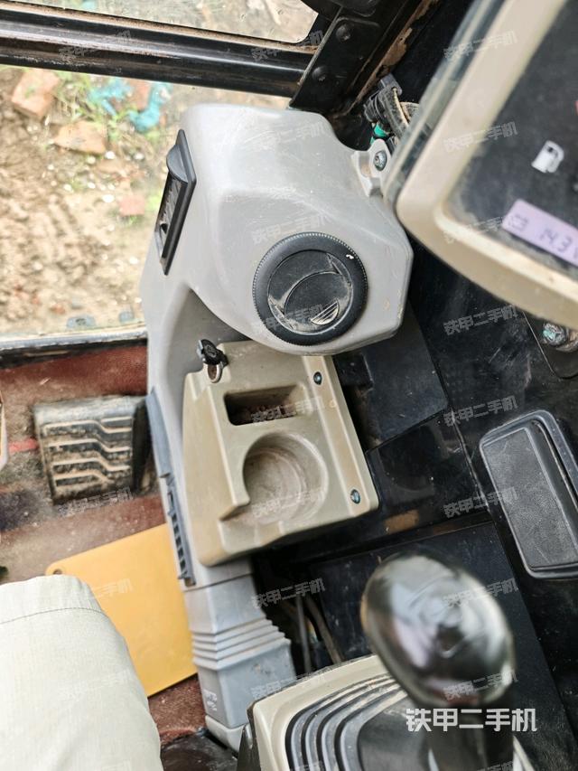 座椅左側(cè)控制臺(tái)/音響/含左手柄（駕駛室部分）