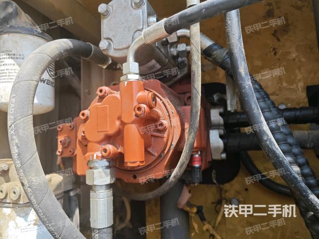 液壓泵斜45?左（大件艙室）