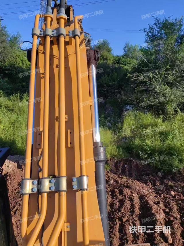 驾驶室顶部（整机外观）