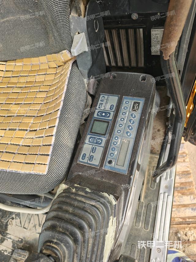 后窗玻璃角標(biāo)（駕駛室部分）