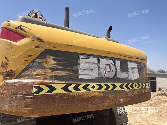 駕駛室頂部（整機外觀）