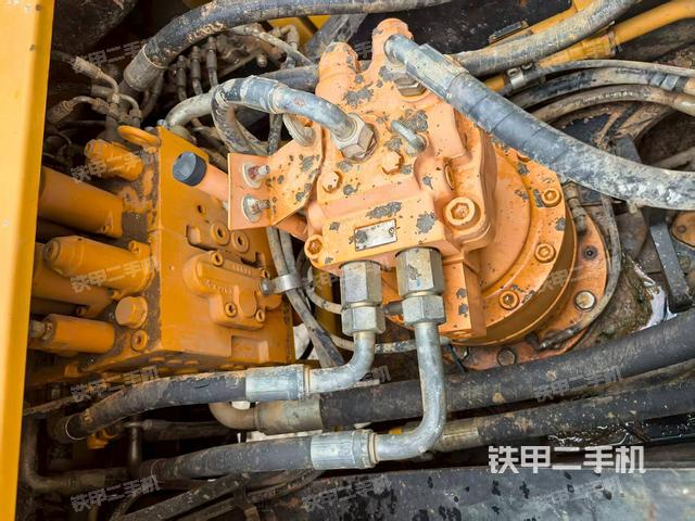 回转马达和主控阀（整机外观）