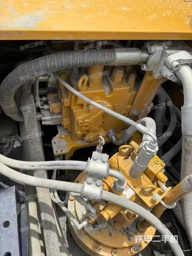 回转马达和主控阀（整机外观）