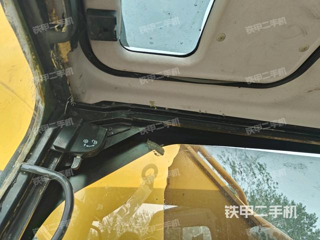 左后方玻璃角標(biāo)（駕駛室部分）