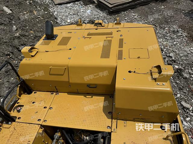 駕駛室頂部（整機外觀）