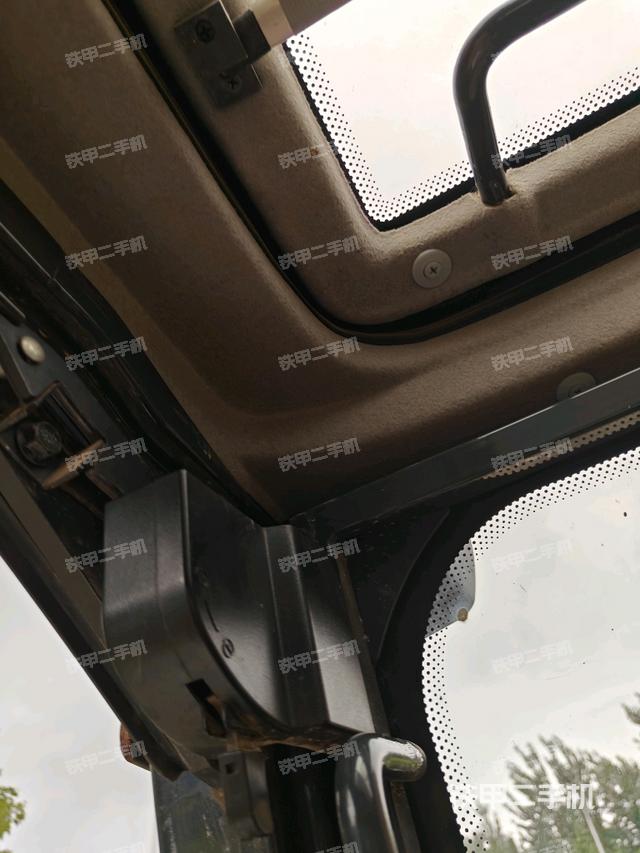 后窗玻璃角標（駕駛室部分）