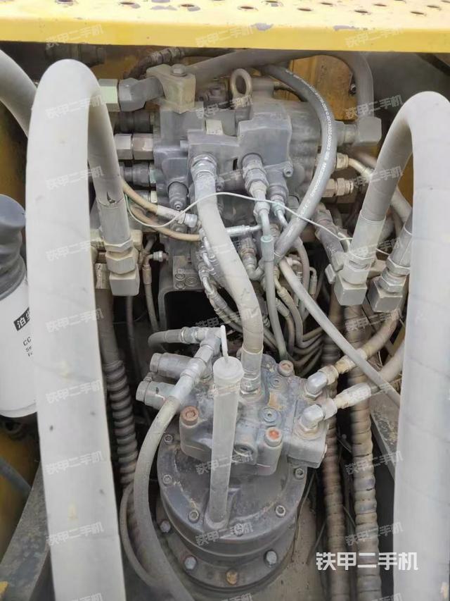 回轉(zhuǎn)馬達和主控閥（整機外觀）