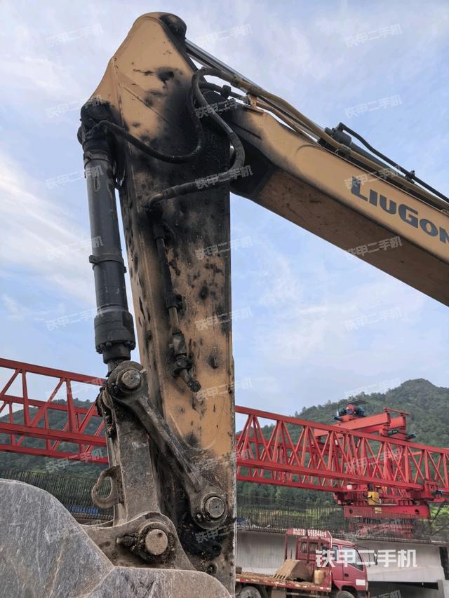 小臂整体左后（工作和回转装置）