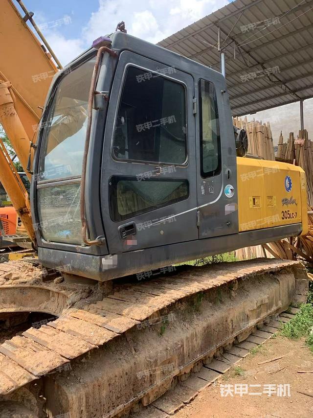现代R265LC-7挖掘机