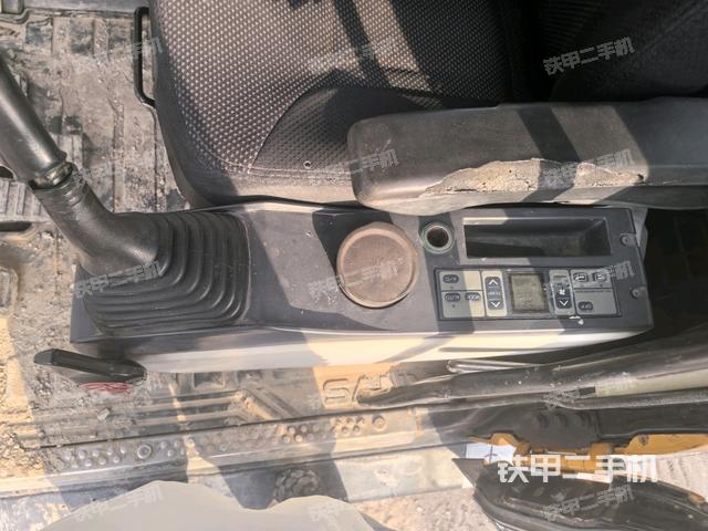 座椅左侧控制台/音响/含左手柄（驾驶室部分）