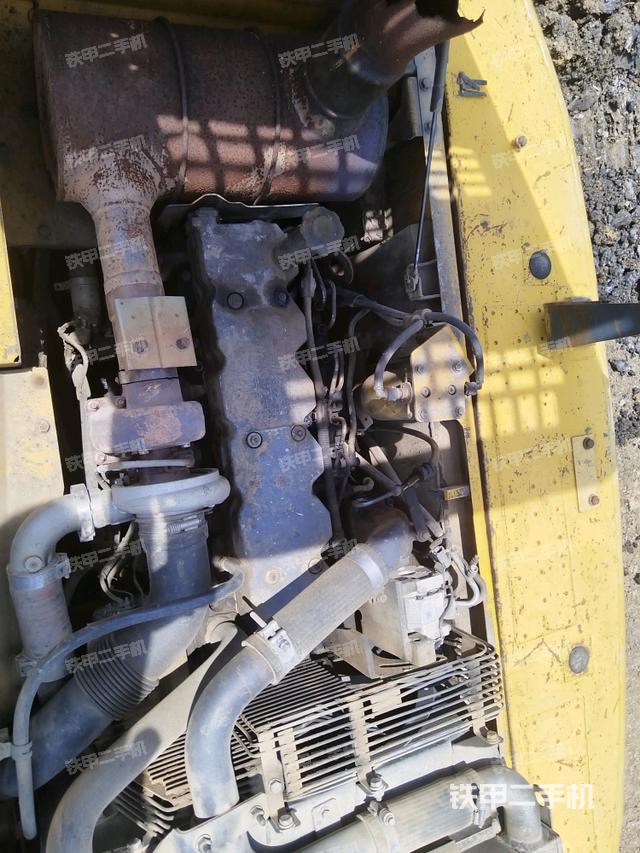 中央回轉(zhuǎn)接頭特寫(xiě)（上車(chē)部件）