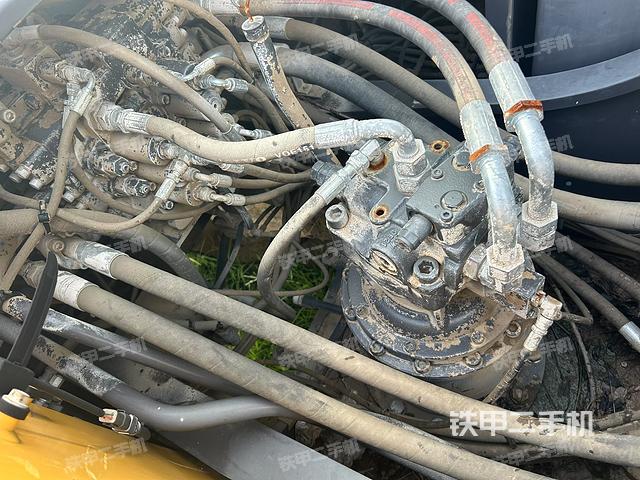 回转马达和主控阀（整机外观）