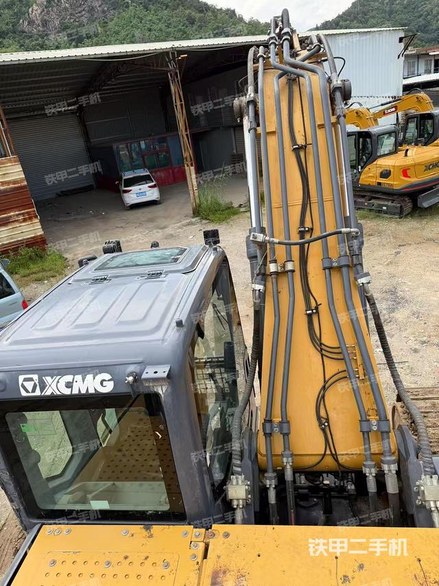 駕駛室頂部(整機外觀) 駕駛室頂部(整機外觀)