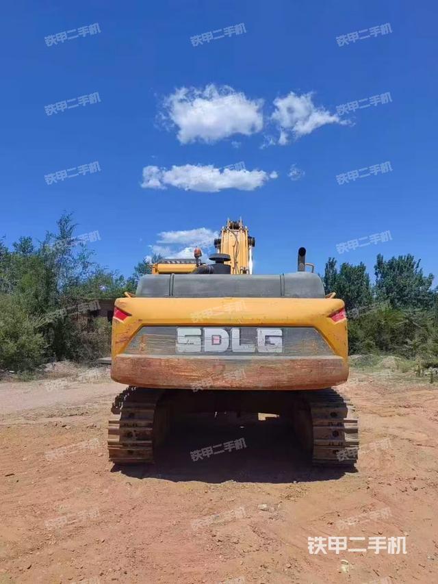 驾驶室顶部（整机外观）