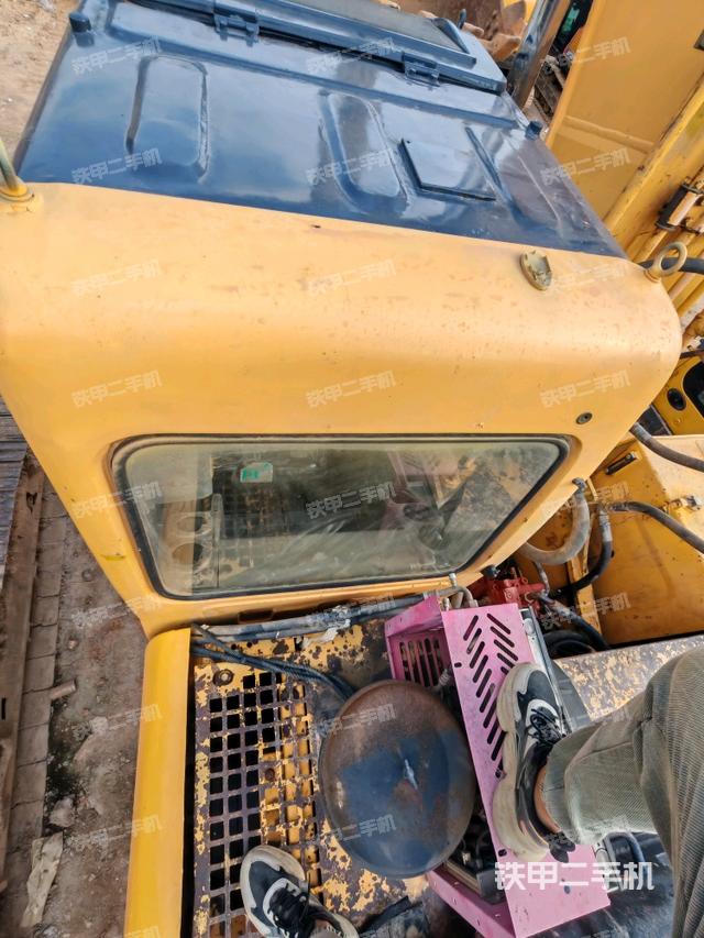 驾驶室顶部（整机外观）