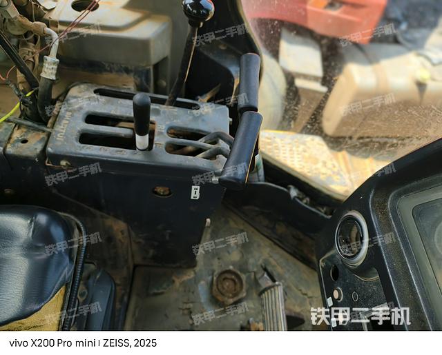 駕駛室操作臺(tái)(設(shè)備外觀及核心部件) 駕駛室操作臺(tái)(設(shè)備外觀及核心部件)