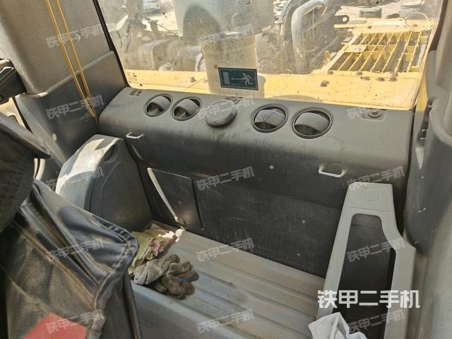 左后方玻璃角標(biāo)（駕駛室部分）