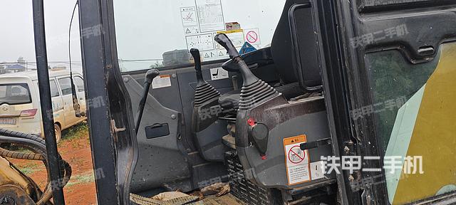 駕駛室整體(整機外觀) 駕駛室整體(整機外觀)