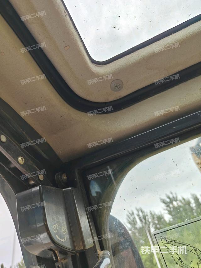 后窗玻璃角標（駕駛室部分）