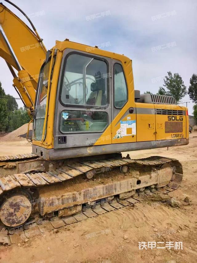 驾驶室顶部（整机外观）