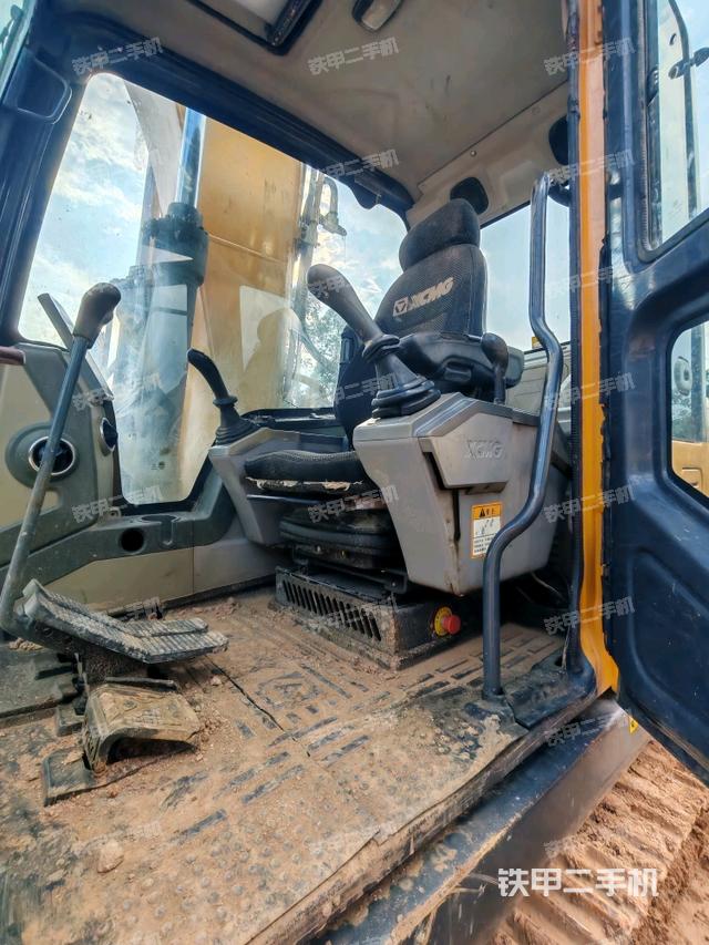 駕駛室整體（整機(jī)外觀）