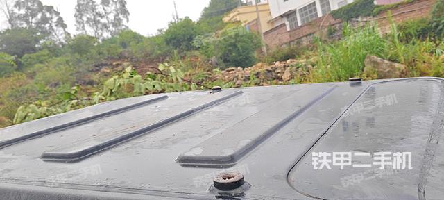 駕駛室頂部(整機外觀) 駕駛室頂部(整機外觀)