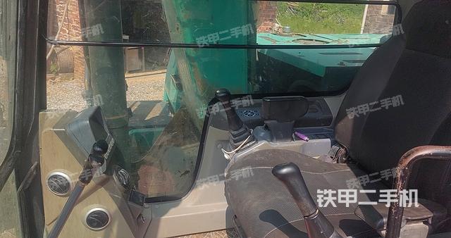 駕駛室頂部（整機(jī)外觀）