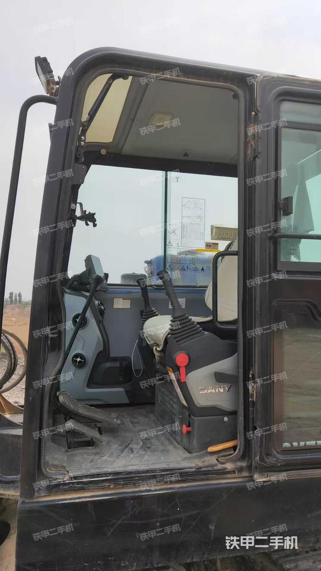 駕駛室整體（整機(jī)外觀）