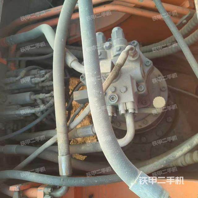 回转马达和主控阀（整机外观）