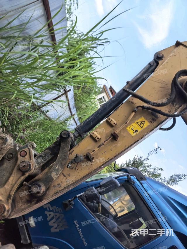 铲斗右后整体（工作和回转装置）