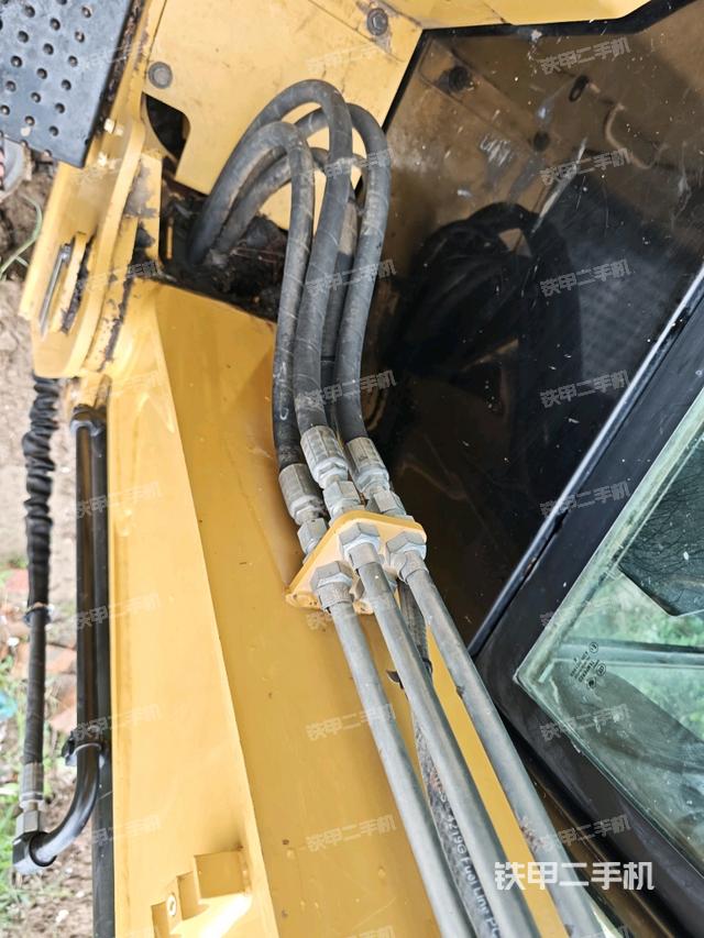 轉(zhuǎn)盤和下車架正前（工作和回轉(zhuǎn)裝置）