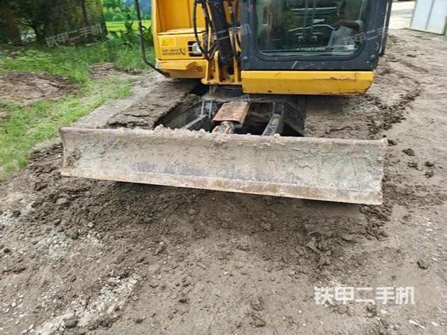 轉(zhuǎn)盤和下車架正前（工作和回轉(zhuǎn)裝置）