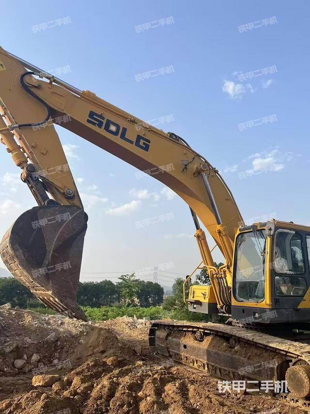 駕駛室整體(整機外觀) 駕駛室整體(整機外觀)