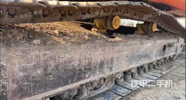 单侧履带整体(整机外观) 单侧履带整体(整机外观)