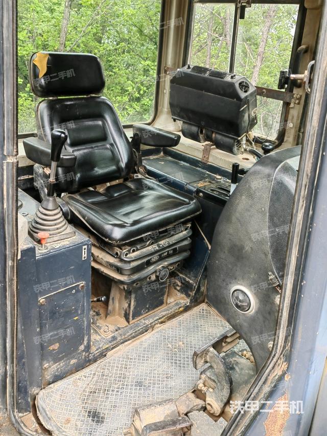 驾驶室操作台（设备外观及核心部件）