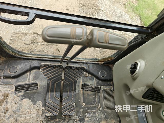 座椅左側(cè)控制臺/音響/含左手柄（駕駛室部分）