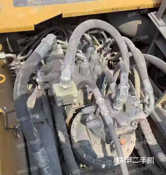 回转马达和主控阀（整机外观）