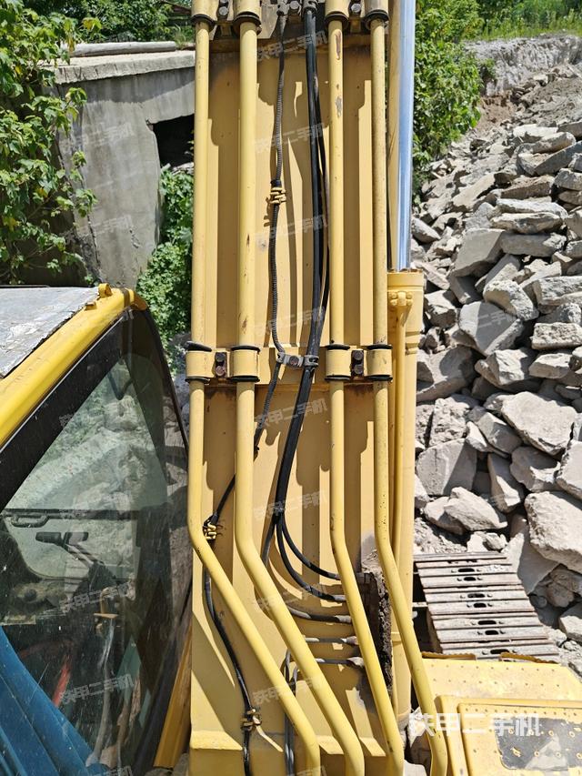 鏟斗右后整體（工作和回轉(zhuǎn)裝置）