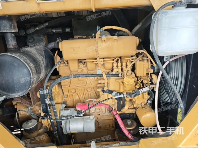 發(fā)動(dòng)機(jī)室（上車部件）