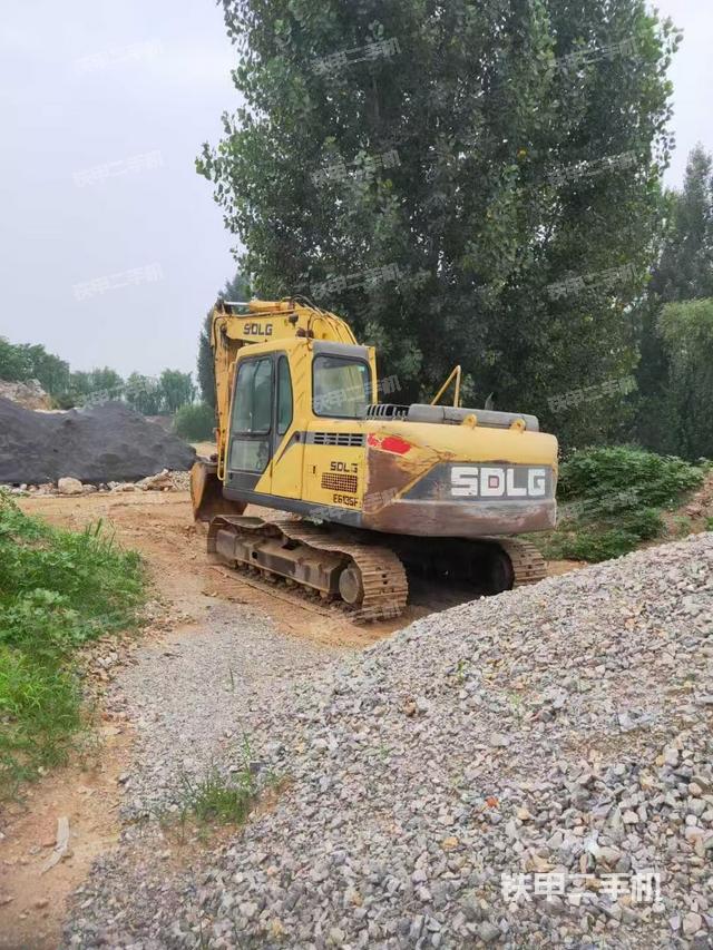 駕駛室頂部（整機外觀）