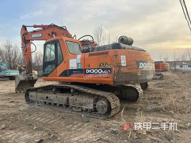 整机右后45°(整机外观) 整机右后45°(整机外观)