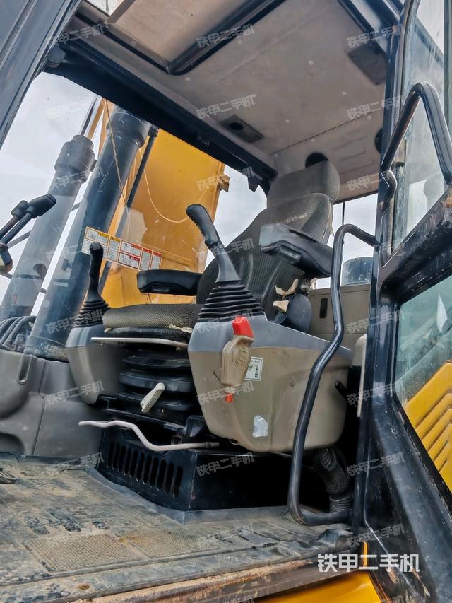 駕駛室整體（整機外觀）