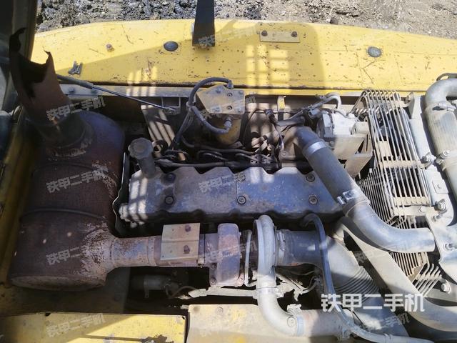 氣門(mén)室蓋螺絲特寫(xiě)（上車(chē)部件）