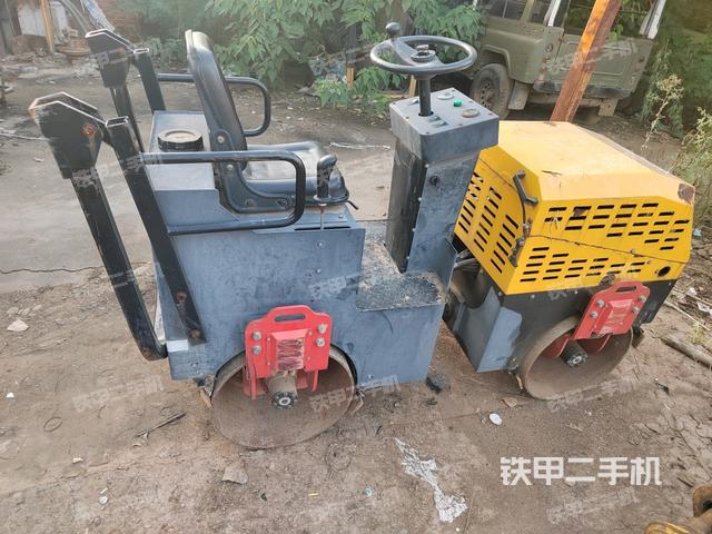 整机右侧（设备外观及核心部件）